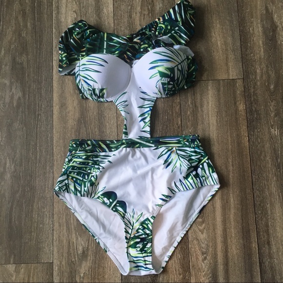 📌SOLD📌 One-Piece Off Shoulder Swimwear - Picture 3 of 4